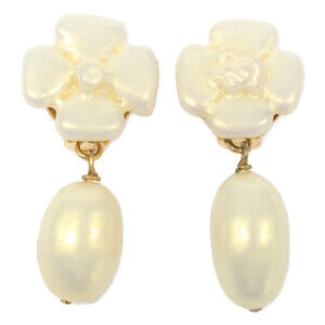 CHANEL 98C GP Imitation Oval Pearl Flower Motif Earrings in White Gold for Women